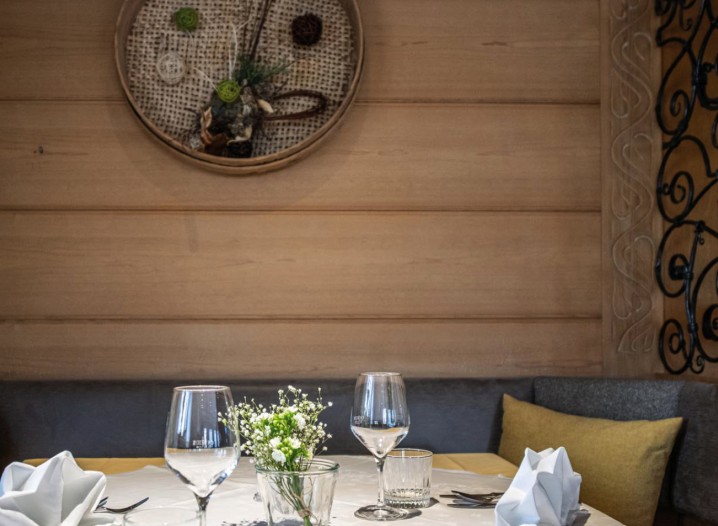 Here you see a table set in the teiser stern - wine glasses and fine napkins adorn the table in a pleasant ambience.