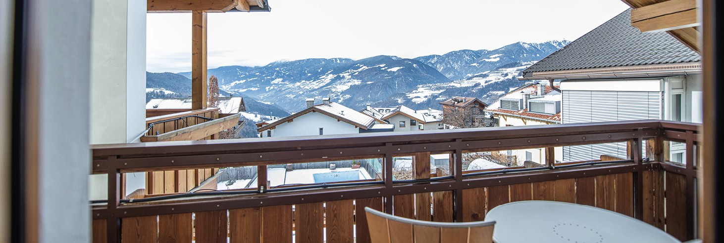 teiser stern Villnöss Eisacktal Südtirol – Zimmer mit Panorama Aussicht auf das Eisacktal Hier sehen Sie die Aussicht vom Zimmer des teiser sterns. Außer Panorama genießen Sie hier Ruhe und gute Luft.